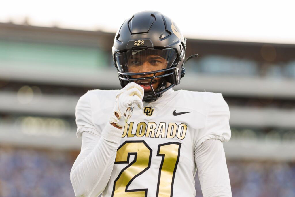 Shilo Sanders Sends Former Colorado Teammates Apple Watches
